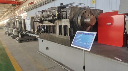 چهار گرانول اکستروژن خلع سلاح پتروشیمی ZHP330 که در پارک تجهیزات پتروشیمی لانژو مونتاژ شدند.